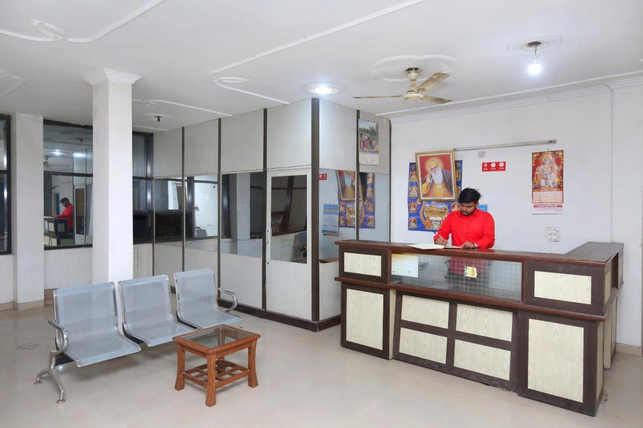 Oyo 24423 Hotel Royal Sohāna Eksteriør billede